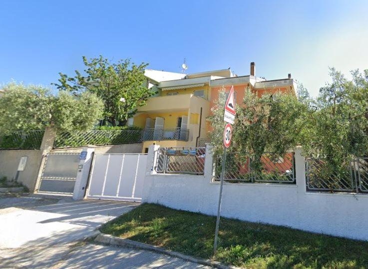 Casa Nadia A Pochi Passi Dal Mare Con Garage, Terrazza E Sala Giochi Apartman Numana Kültér fotó