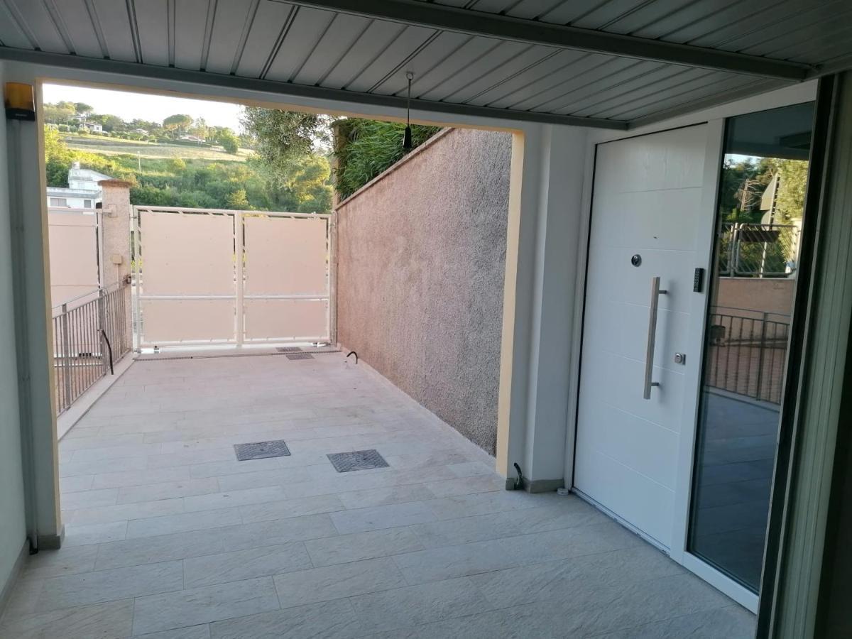 Casa Nadia A Pochi Passi Dal Mare Con Garage, Terrazza E Sala Giochi Apartman Numana Kültér fotó